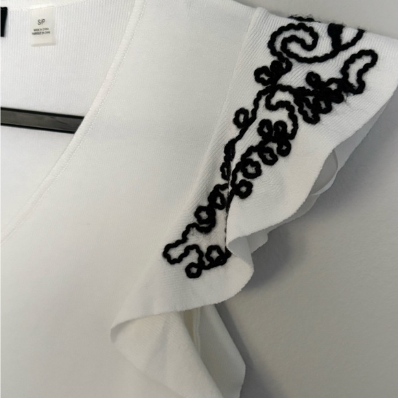 Tahari White V-Neck Ruffle Tank with Black Embroidery - Picture 2 of 4